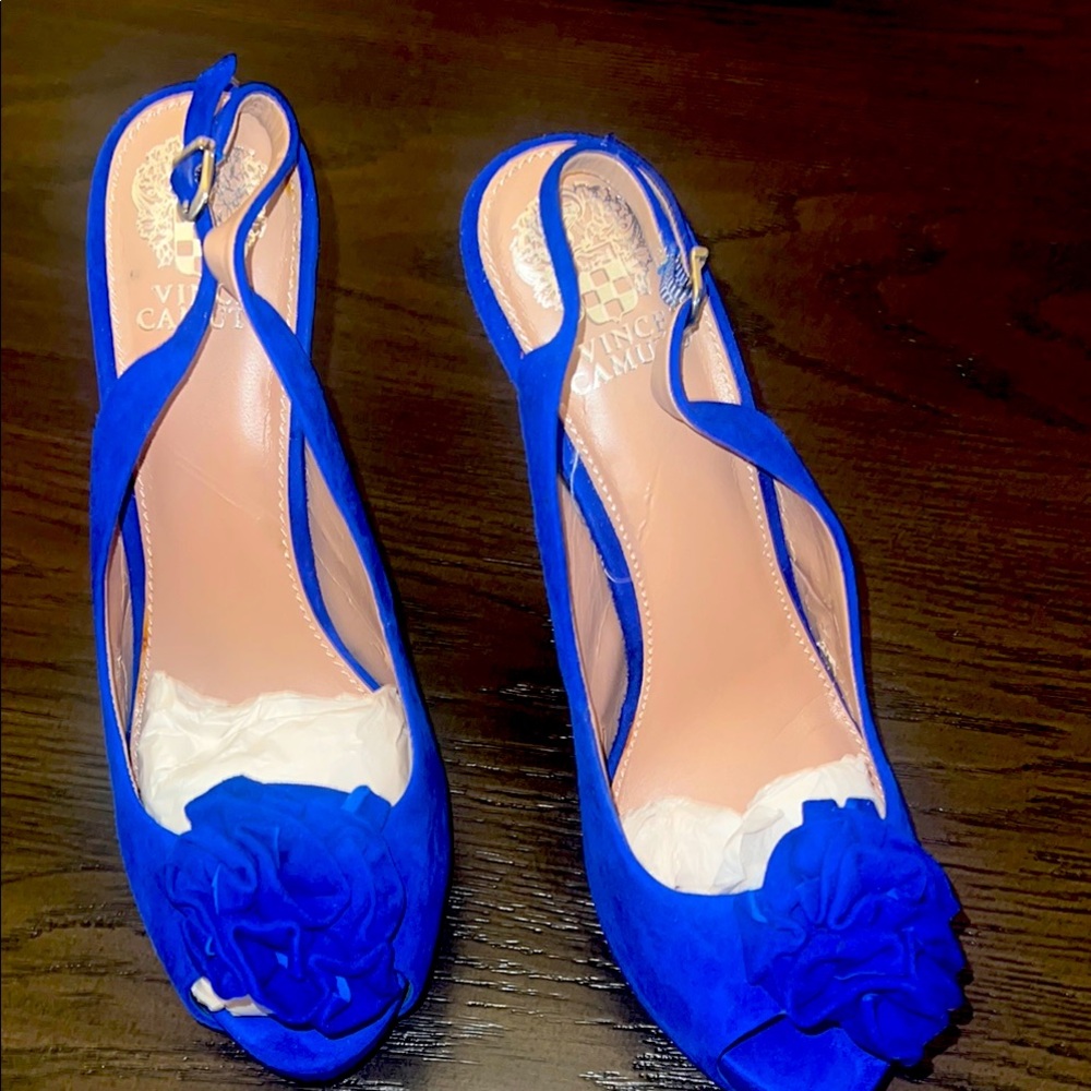 Vince Camuto Blue Heels Peep Toe w/ flower